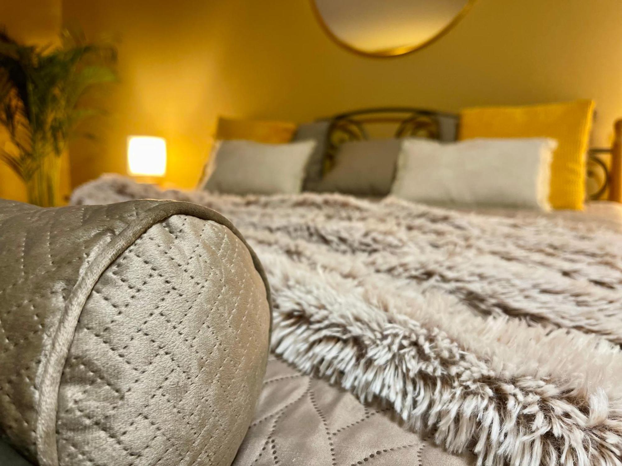 וופרטל Terracotta Apartment - Zentral, Parken, Netflix, Kontaktloses Einchecken, Kingsize-Bett מראה חיצוני תמונה